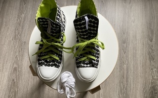 Marimekko kuvioidut Converse tennarit