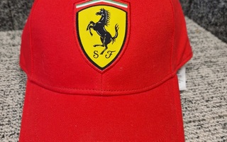 Ferrari punainen lippis uusi