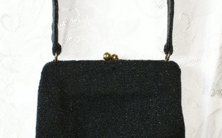 1930-luvun helmikirjailtu käsilaukku