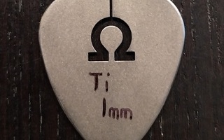 Titaani plektra normaali malli 1mm sis postikulut