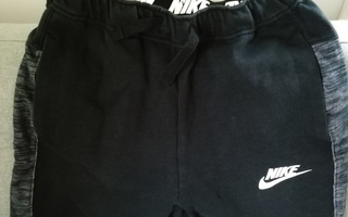 Nike mustat college shortsit 147-158cm