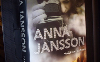 Anna Jansson : Vääriin käsiin ( 1 p. 2016 ) EIPK !