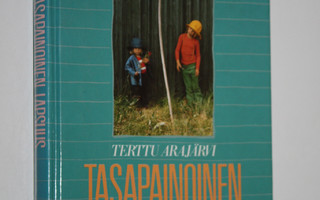 Terttu Arajärvi : Tasapainoinen lapsuus