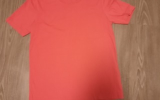 Pinkki t-paita koko 38