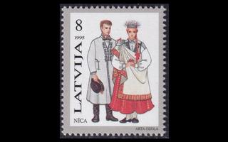 Latvia 407 ** Kansanpukuja (1995)