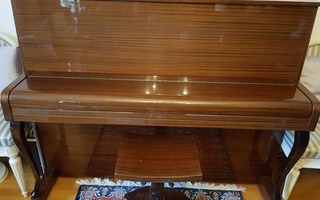 Hellas Chippendale mahonkinen piano