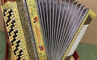 Vintage Viipurilainen harmonikka (harvinaisempi malli)