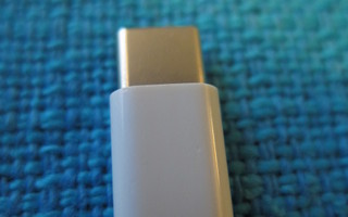 Micro USB - USB C Adapteri - Lataukseen