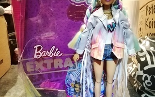 Barbie extra nukke