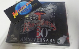 WAR OF THE WORLDS 30TH ANNIVERSARY M/M MUISTITKKU BOKSI