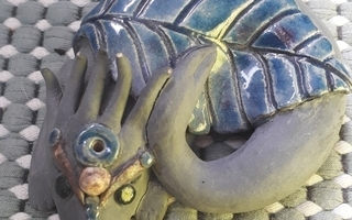 Keramiikkainen lohikäärme  koriste-esine