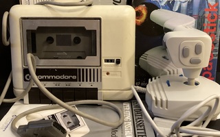 Retrotietokonepaketti (Commodore, IBM, G7000 VIDEOPAC)