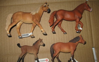 SCHLEICH HEVONEN X 4