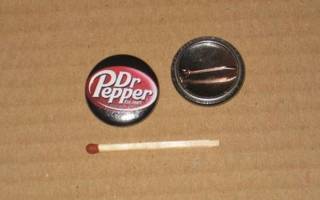 Dr Pepper rintanappi 1" d3