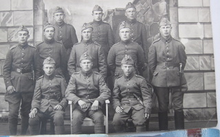 VANHA Valokuva Sotilaat Kiva Puukko Pistin ym 1920-l