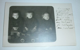 Olli, Reino ja Raimo, kolme serkusta, valokuvapk, k. 1916