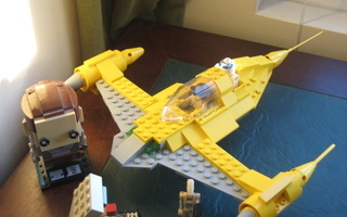 Lego Star Wars 7141 Naboo Fighter ja Brick Headz 41602 Rey