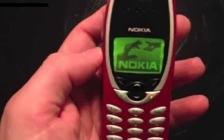 Myytävänä punainen Nokia 8210 matkapuhelin!