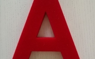 Punainen A-kirjain-magneetti