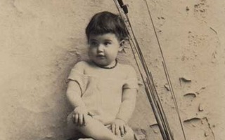 LAPSI / Pieni lapsi ja osmankäävät. 1900-l.