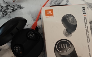 JBL Bluetooth nappikuulokkeet