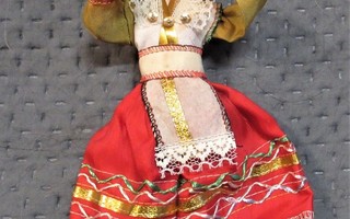 Upeasti puettu tyttö nukke