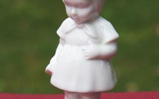 Posliininen tyttö figuriini