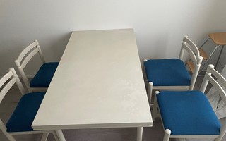 Pöytä ja tuolit