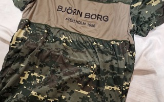 Björn Borg t-paita maastokuviolla. Koko M.