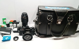 Konica Autoreflex T3 SLR kamera + 2 linssiä + muuta