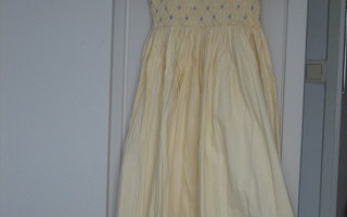 koristeellinen keltainen vintage mekko