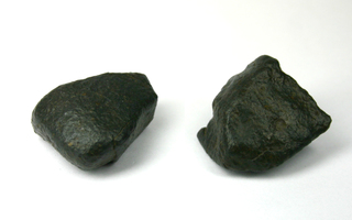 Kivimeteoriitti "unituoreet" 100ct + 89ct sulamiskuoret 100%