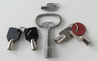 Avainkytkin 5, 7,5 ja 8 mm sekä 9 mm kolmiolukon avain