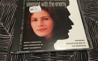 M: Jerry Goldsmith - Sleeping with the Enemy