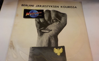 VARIOUS - BERLIINI JÄRJESTYKSEN KOURISSA EX-/EX- LP