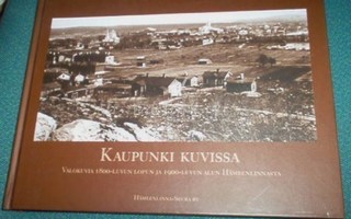 KAUPUNKI KUVISSA - Valokuvia Hämeenlinnasta (1800-1900-luv.)