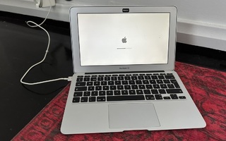 MacBook Air 11" mid 2012 (akkuviallinen)