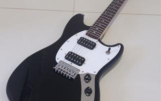 Fender Squier Mustang Bullet Sähkökitara + Fender Hihna