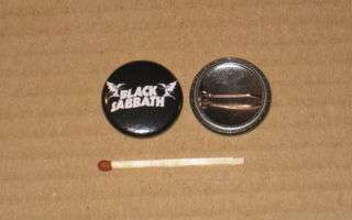 Black Sabbath rintanappi 1" d2