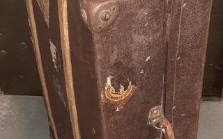 Vintage matkalaukku erikoinen, ehjä ja siisti