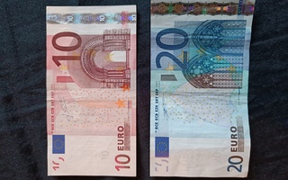 2002.  Eurosetelit 10e ja 20e