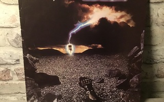 THIN LIZZY: Thunder And Lightning Lp levy