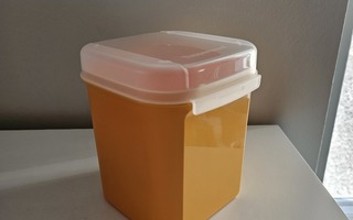 Tupperware kvartetti kahvipurkki