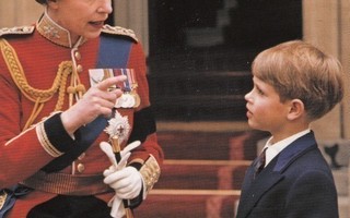 Kuningatar Elizabeth ja prinssi Edward, v. 1972