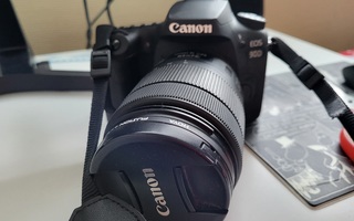 Canon EOS 90D digitaalijärkkäri EFS 18-135 putkella