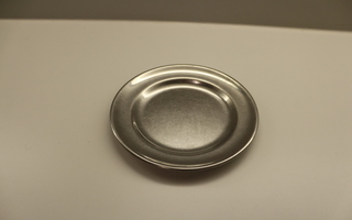 Pieni metallivati halk. 17,3 cm