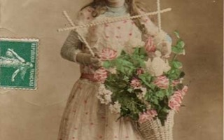 LAPSI / Romanttinen ruusuasetelma ja tyttö. 1900-l.
