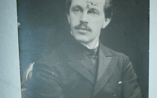 Erkki Melartin - säveltäjä, henkilökuvakortti, p. 1905