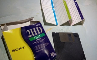 Sony 2HD IBM formated Disketit