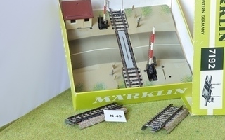 #N43 Märklin tasoristeys 7192 + laatikko, H0, 1:87